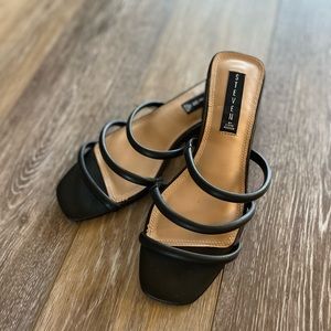 Steve Madden flat summer sandals 🖤